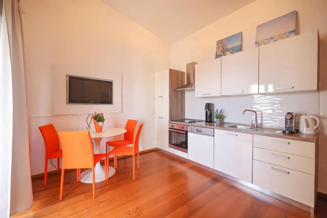 Sunny Terrace With Two Bedroom And Parking Zadar Apartment