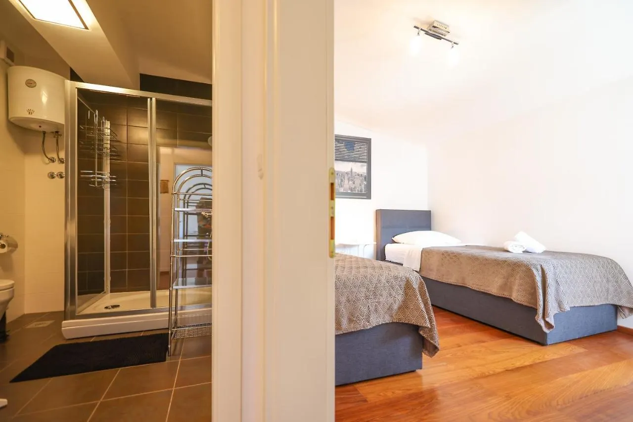 Sunny Terrace With Two Bedroom And Parking Zadar Apartment
